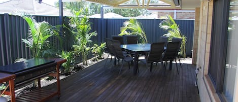 Hus - 4 sovrum - 2 badrum | Terrass/Patio