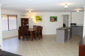 House, 4 Bedrooms, 2 Bathrooms | Private kitchen