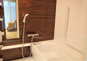 Suite | Bathroom | Free toiletries, hair dryer, slippers, bidet