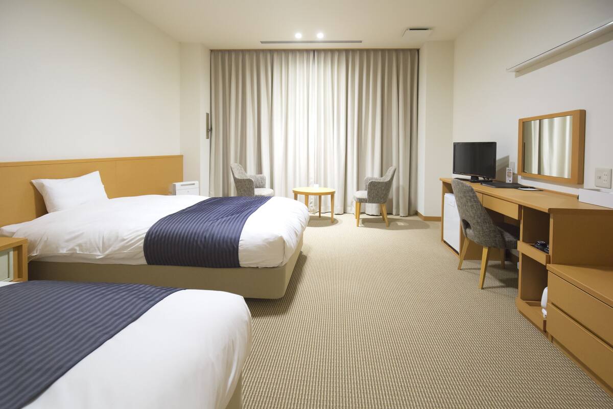 Light Deluxe Room | In-room safe, desk, free WiFi