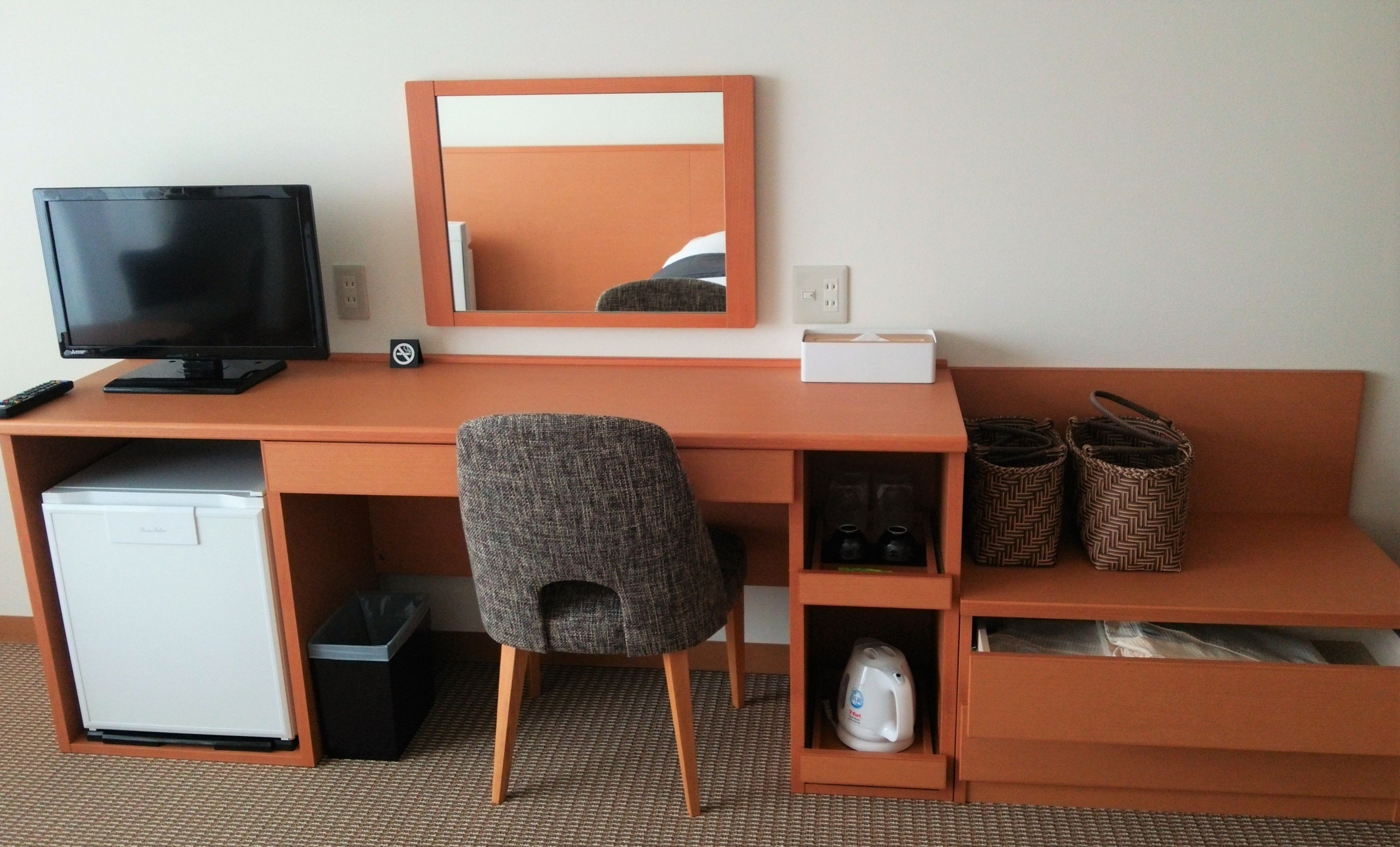 deluxe room | in-room safe, desk, free wifi