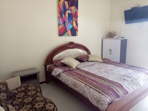 Habitación Deluxe, 1 cama de matrimonio grande, en la zona del patio | Ropa de cama de alta calidad y colchones Select Comfort