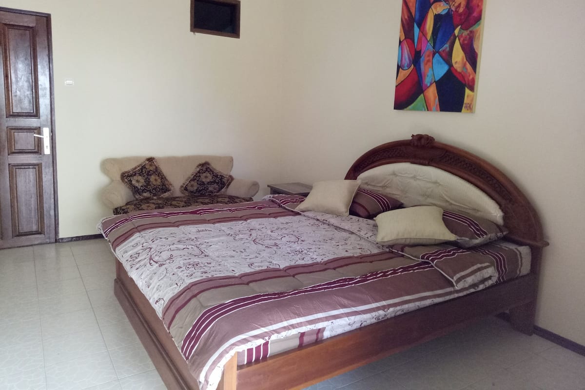 Habitación Deluxe, 1 cama de matrimonio grande, en la zona del patio | Ropa de cama de alta calidad, colchones Select Comfort, cortinas opacas