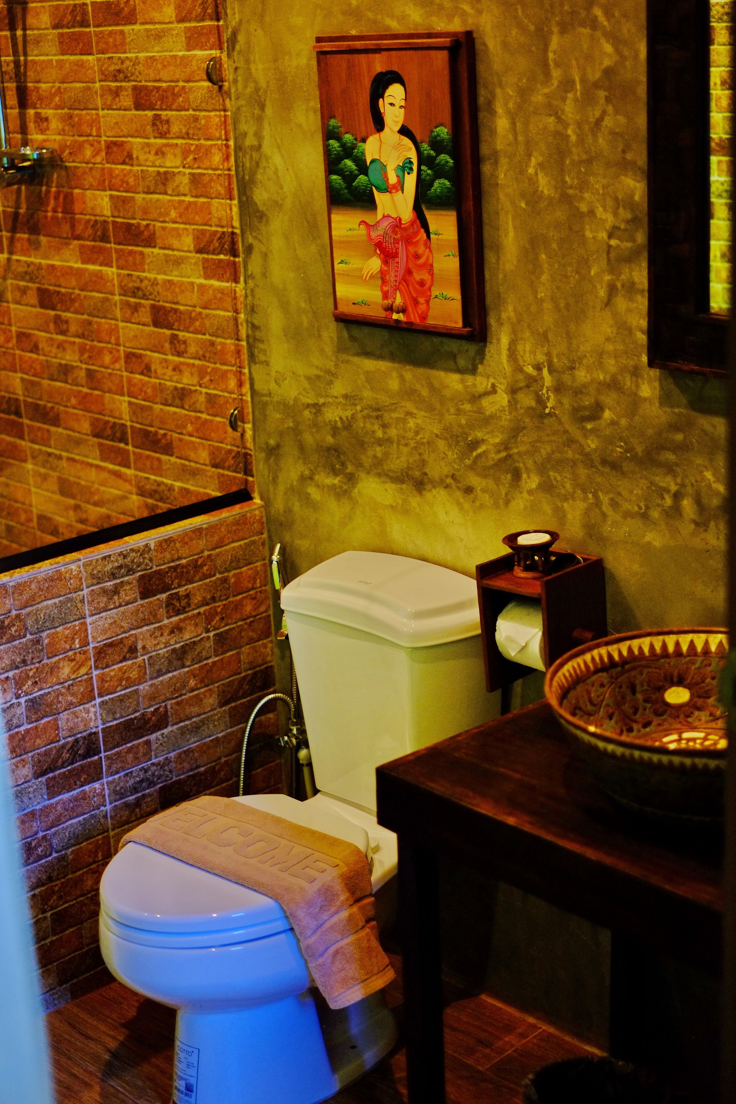 garden view bungalow | bathroom | shower, free toiletries, hair dryer, slippers