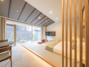 In-room safe, desk, blackout curtains, iron/ironing board - Tokyu Stay Kyoto Sanjo-Karasuma (Kyoto)