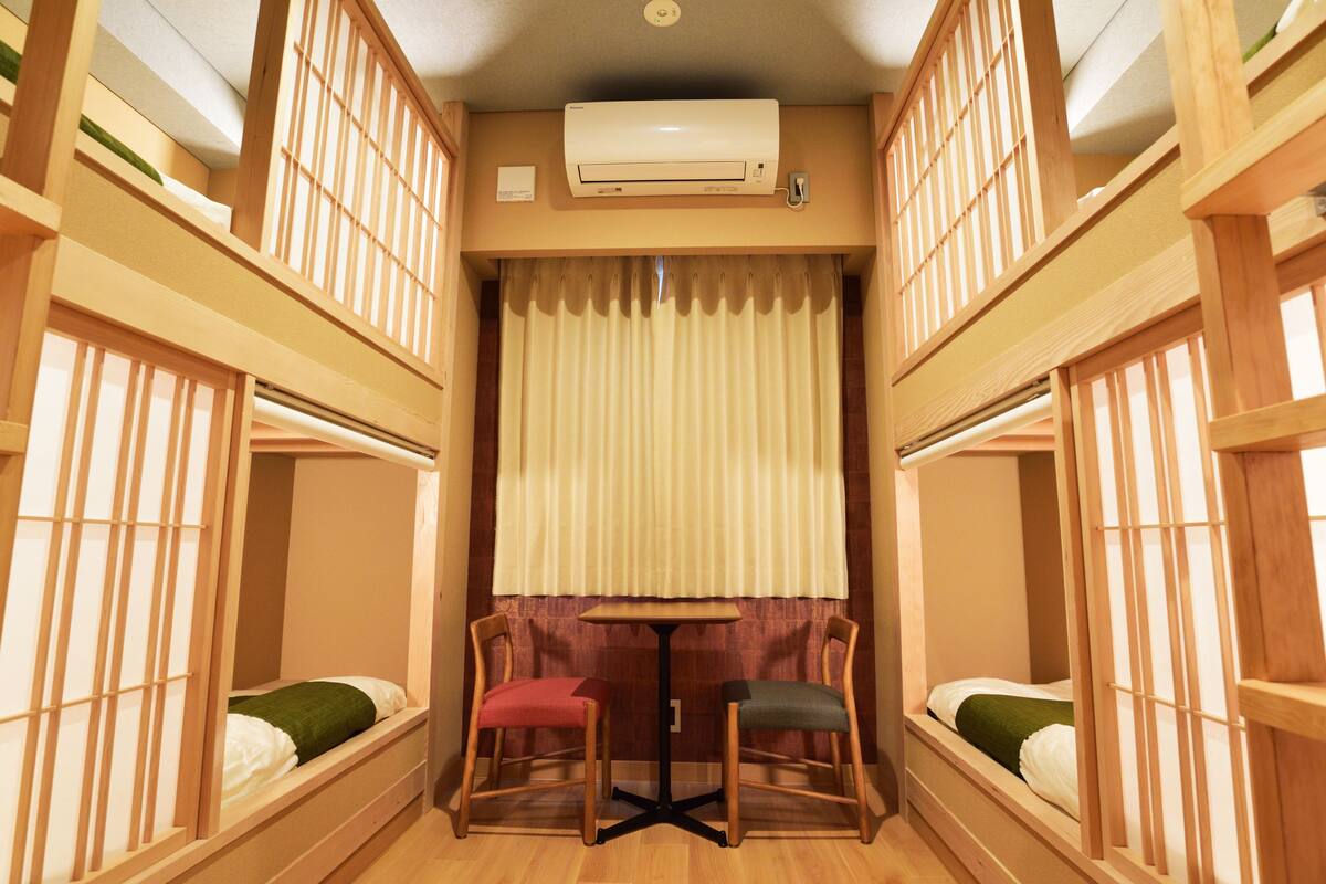 Phòng 4 (with Bunk Beds) | Bàn, truy cập Internet không dây miễn phí 