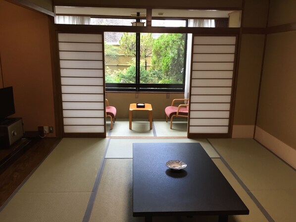 Standard Japanese Style Room, Non Smoking | In-room dining - Serabekkan (Hiroshima)