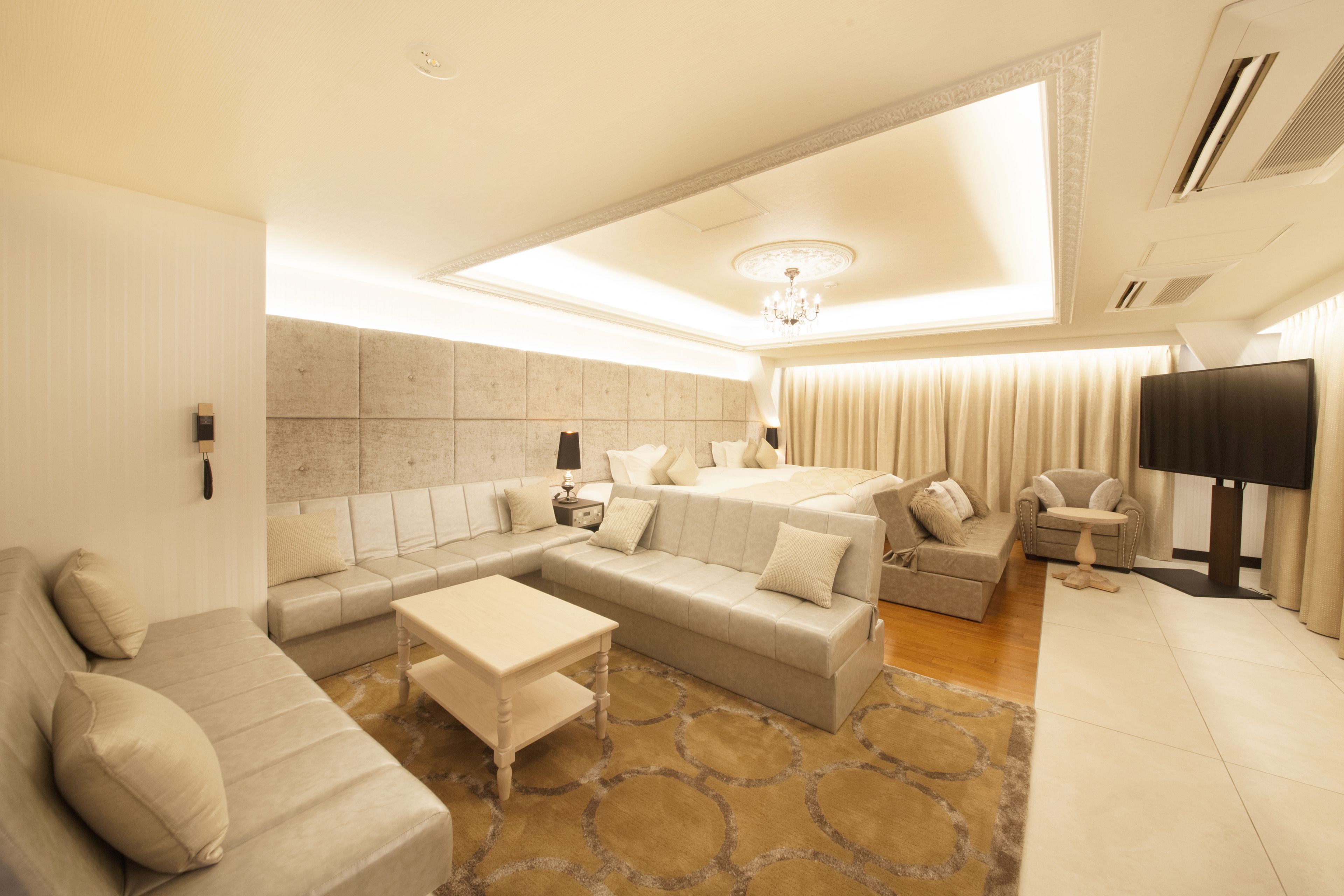 premium bedding, in-room safe, individually decorated