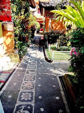 Property grounds - Arjuna Homestay Ubud (Ubud)
