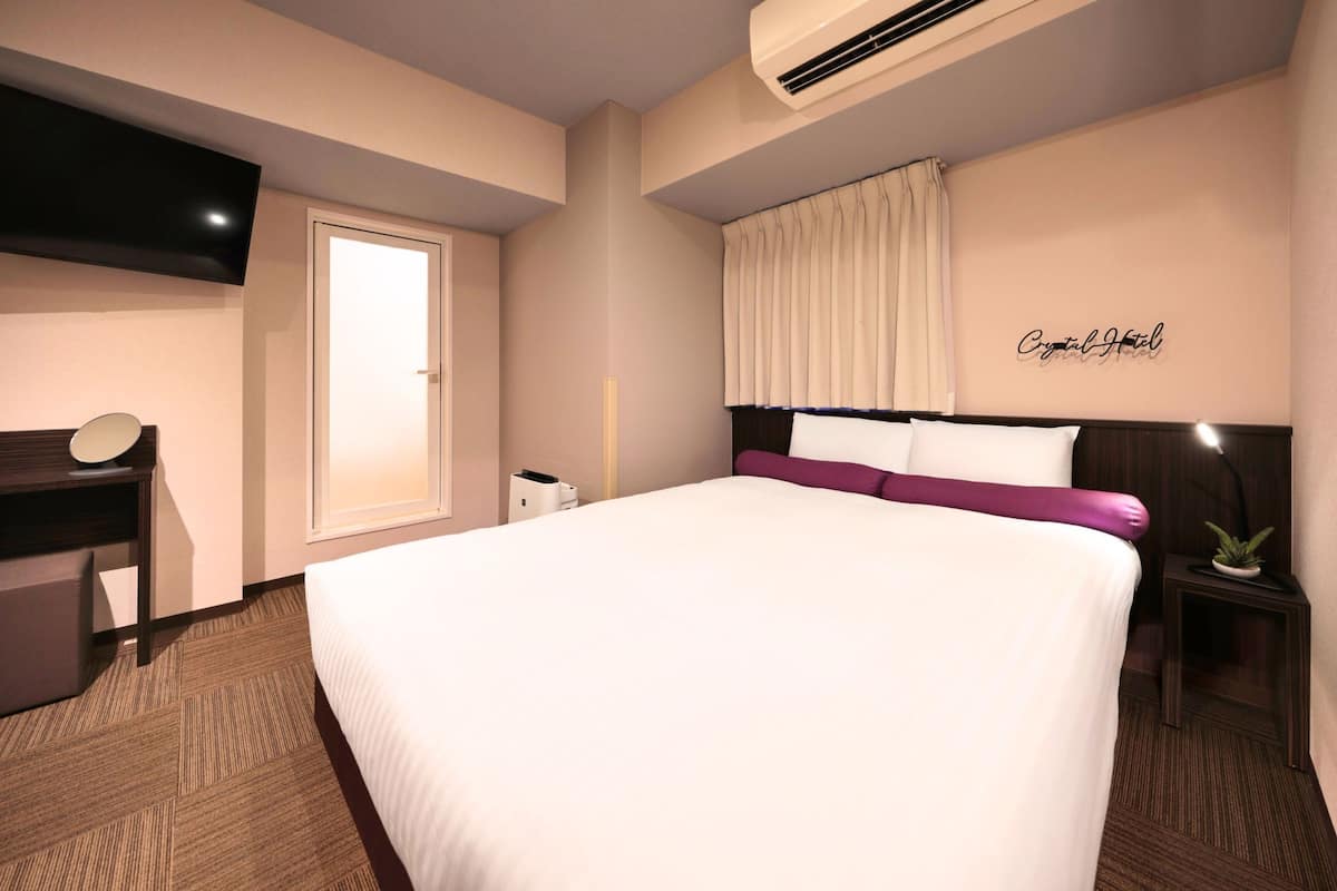 Standard Double Room, 1 Double Bed, Non Smoking (18 Sqm) | 1 bedroom, desk, blackout drapes, iron/ironing board
