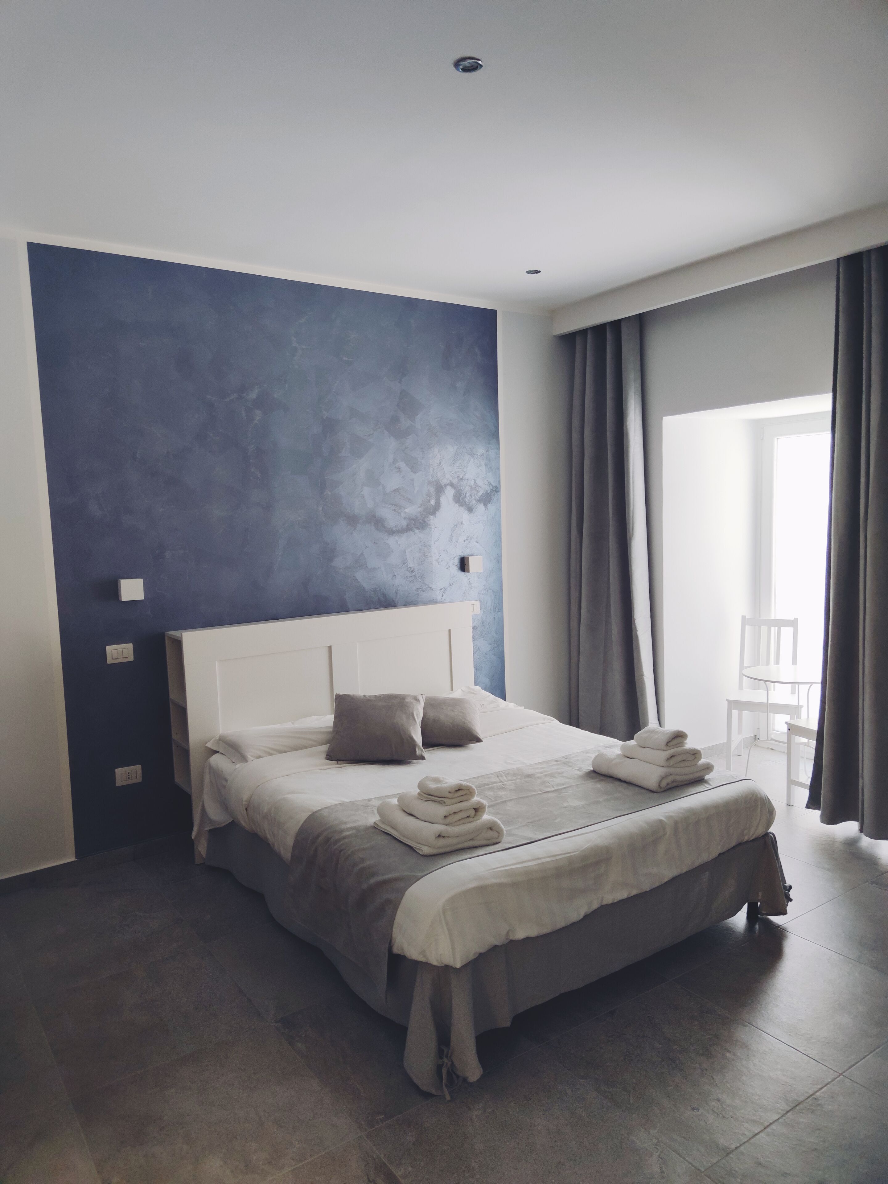 Couette en duvet d'oie, coffres-forts dans les chambres, bureau