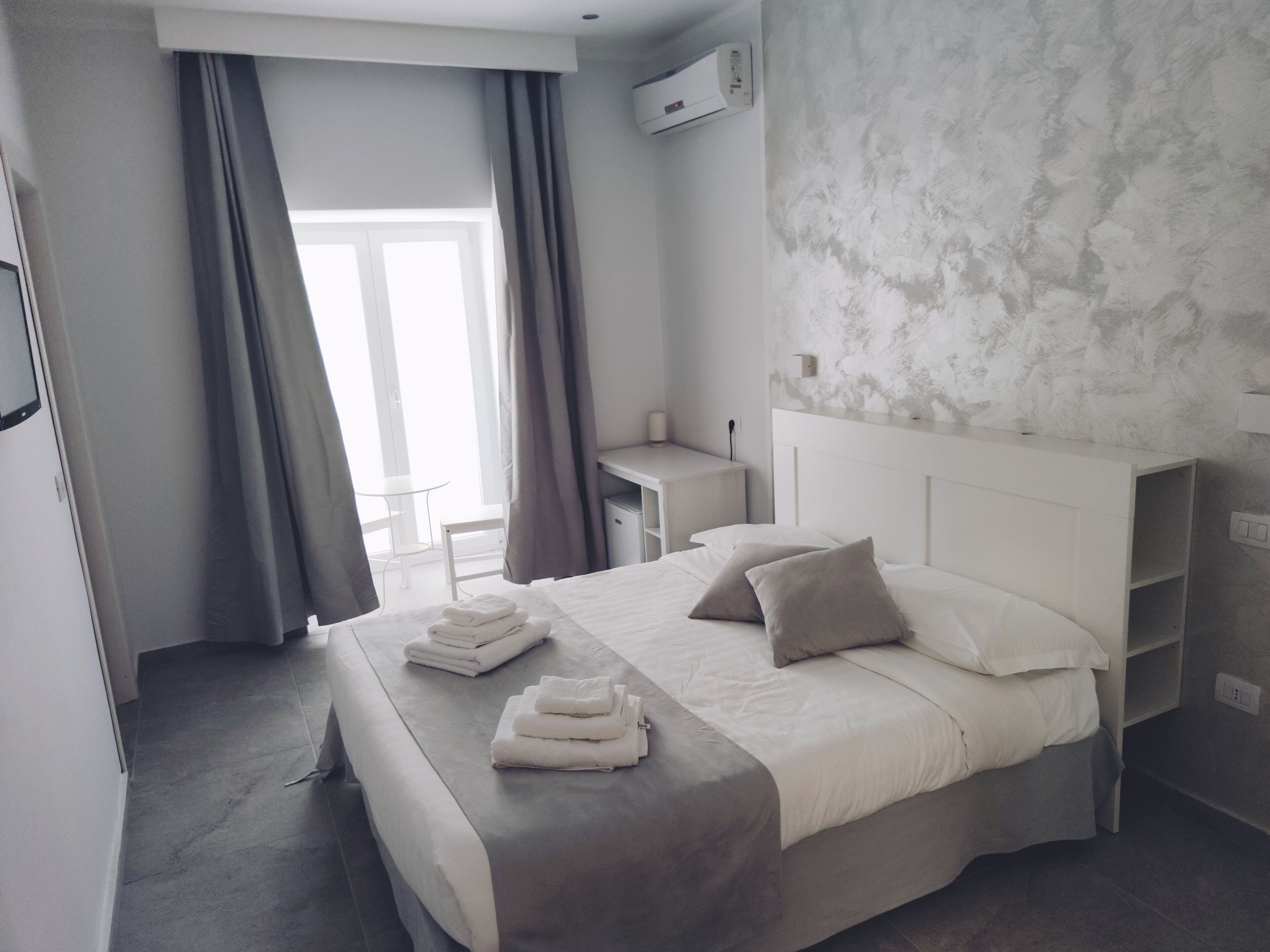 Couette en duvet d'oie, coffres-forts dans les chambres, bureau