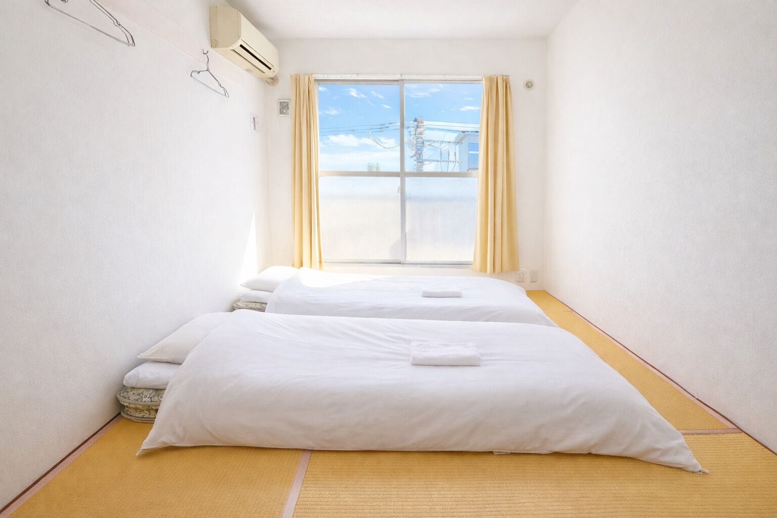 Sistema de insonorización, tabla de planchar con plancha y wifi gratis 