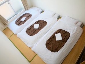 Chambre Tradition (with Shared Bathroom, 3 Persons) | Chambres insonorisées, fer et planche à repasser, Wi-Fi gratuit