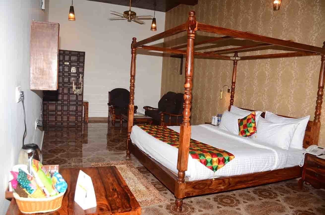 minibar, in-room safe, desk, iron/ironing board