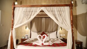 Svit Royal - 1 kingsize-säng | Minibar, värdeförvaringsskåp på rummet och skrivbord