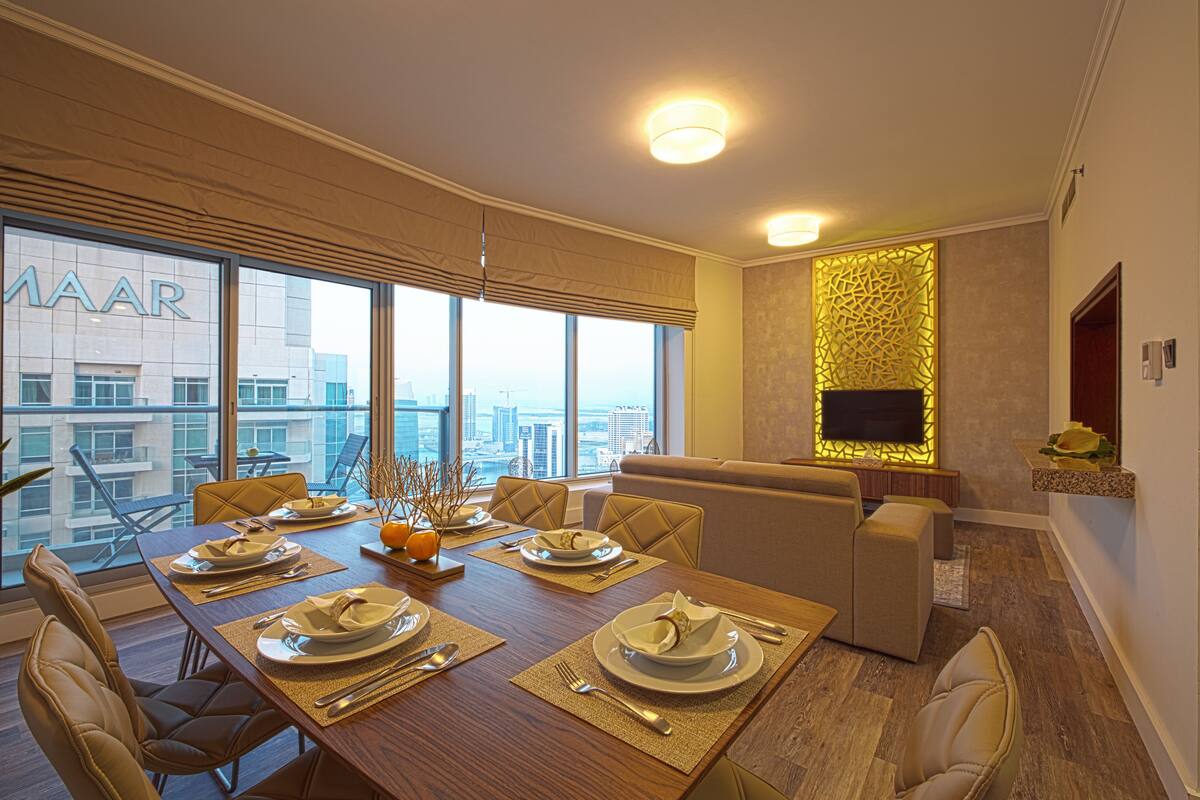 Luxury Apartment, 2 Bedrooms, Balcony, Partial Lake View | Living area