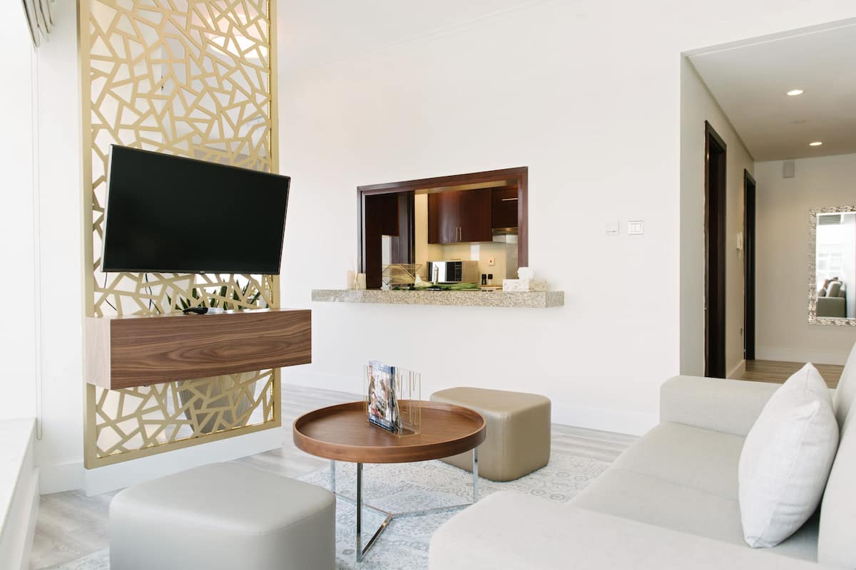 Deluxe Apartment, 1 King Bed with Sofa bed, Balcony, City View | Living area