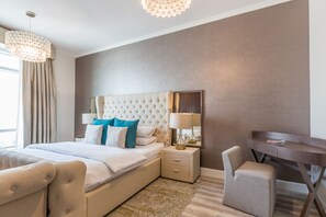 Departamento panorámico, 2 habitaciones, balcón, vista al lago | Sábanas de algodón egipcio y ropa de cama de alta calidad 