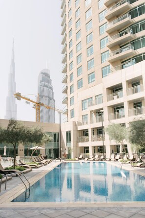 Outdoor pool - Boutique Living - Burj Views Downtown Dubai (Dubai)