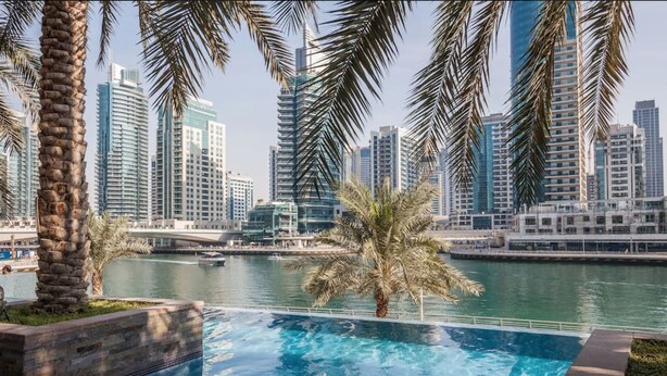 Outdoor pool - Nasma Luxury Stays - Park Island (Dubai)