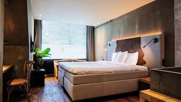 City View Room | Luxe beddengoed, een kluis op de kamer, individueel gedecoreerd