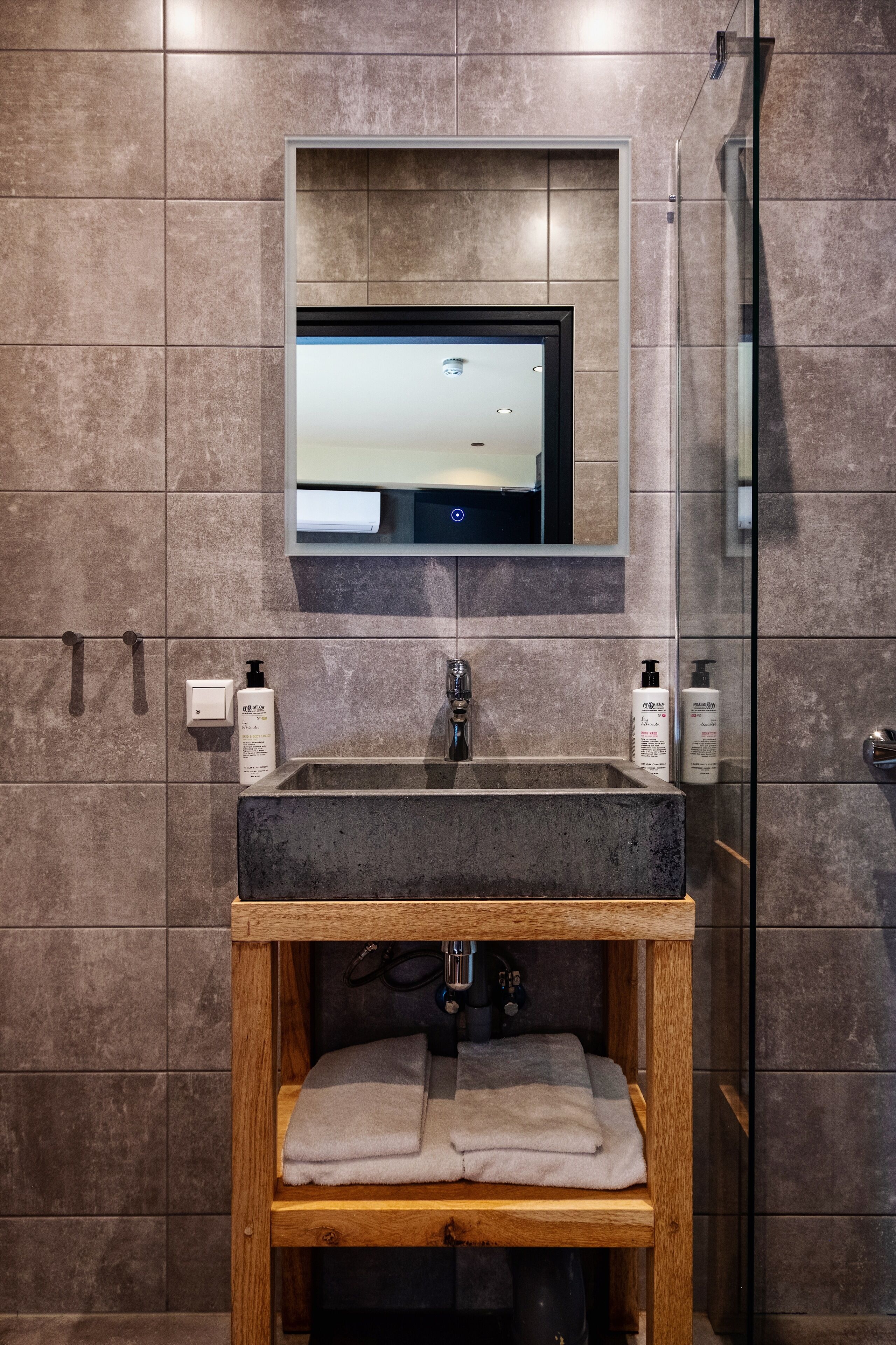 shower, free toiletries, hair dryer, slippers