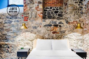 Luxury Apartment, 1 Bedroom with Sofa bed (Accessible by stairs only) - Les Lofts Notre-Dame - By Les Lofts Vieux-Quebec (Québec City)