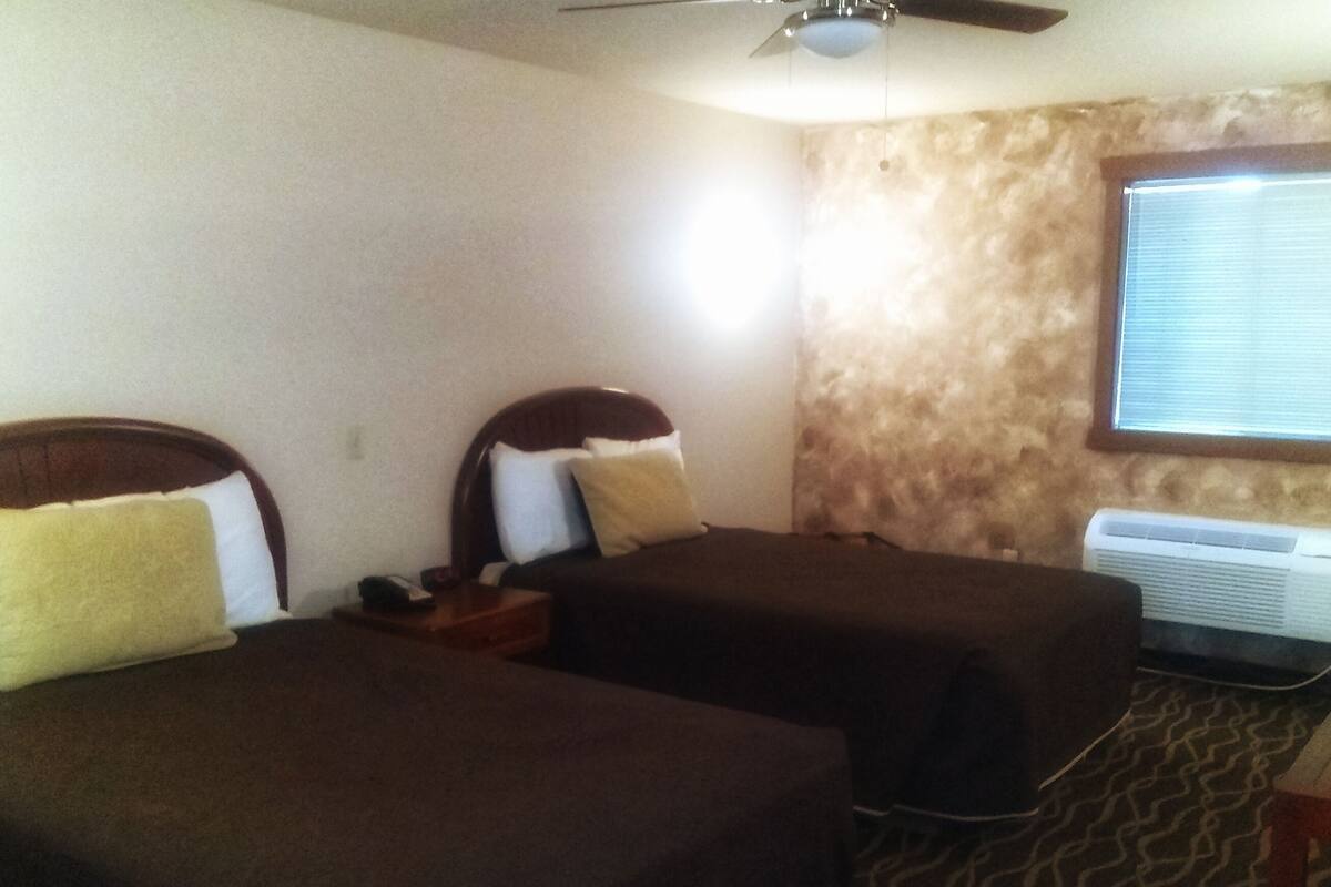 1 bedroom, premium bedding, desk, soundproofing