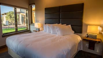 Luxury Cabin, 1 King Bed, Kitchenette, Mountain View | Premium bedding, individually decorated, individually furnished