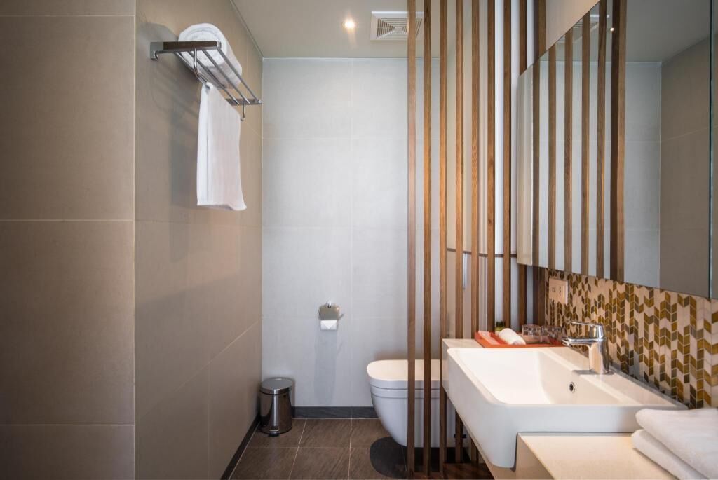 Badrum | Lyxtoalettartiklar, hårtork, badrock och tofflor