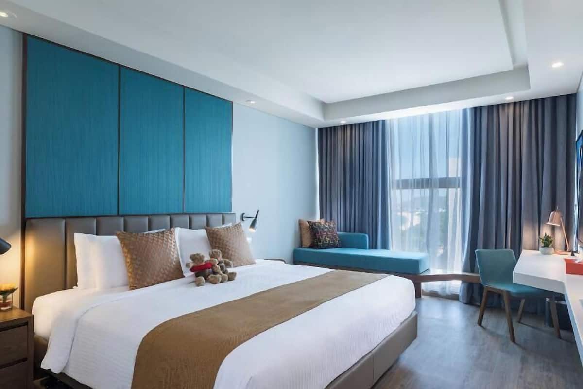 Premium bedding, down duvets, minibar, in-room safe