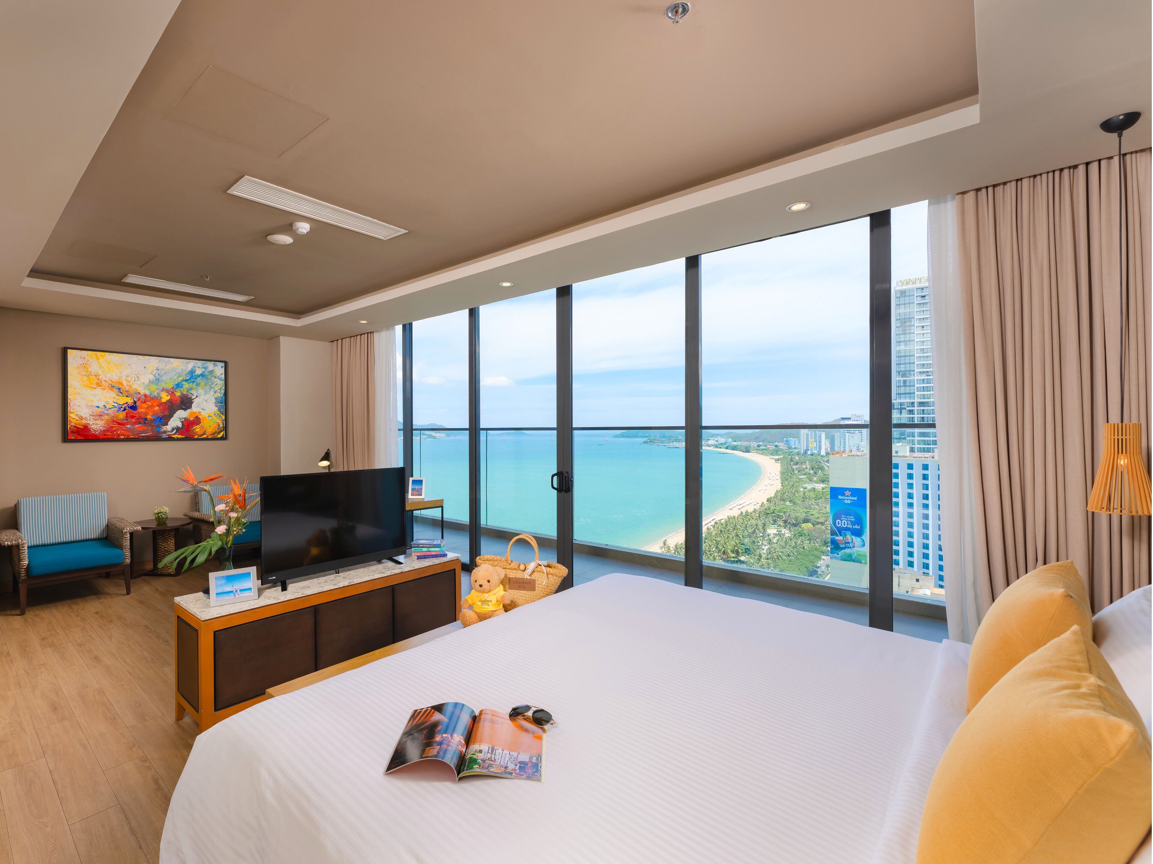 Grand Duplex (Ocean Duplex) | Premium bedding, down comforters, minibar, in-room safe