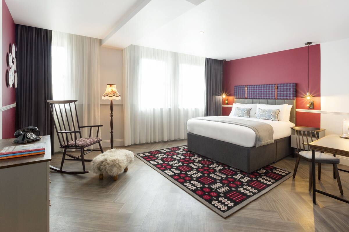 Premium bedding, in-room safe, desk, blackout curtains
