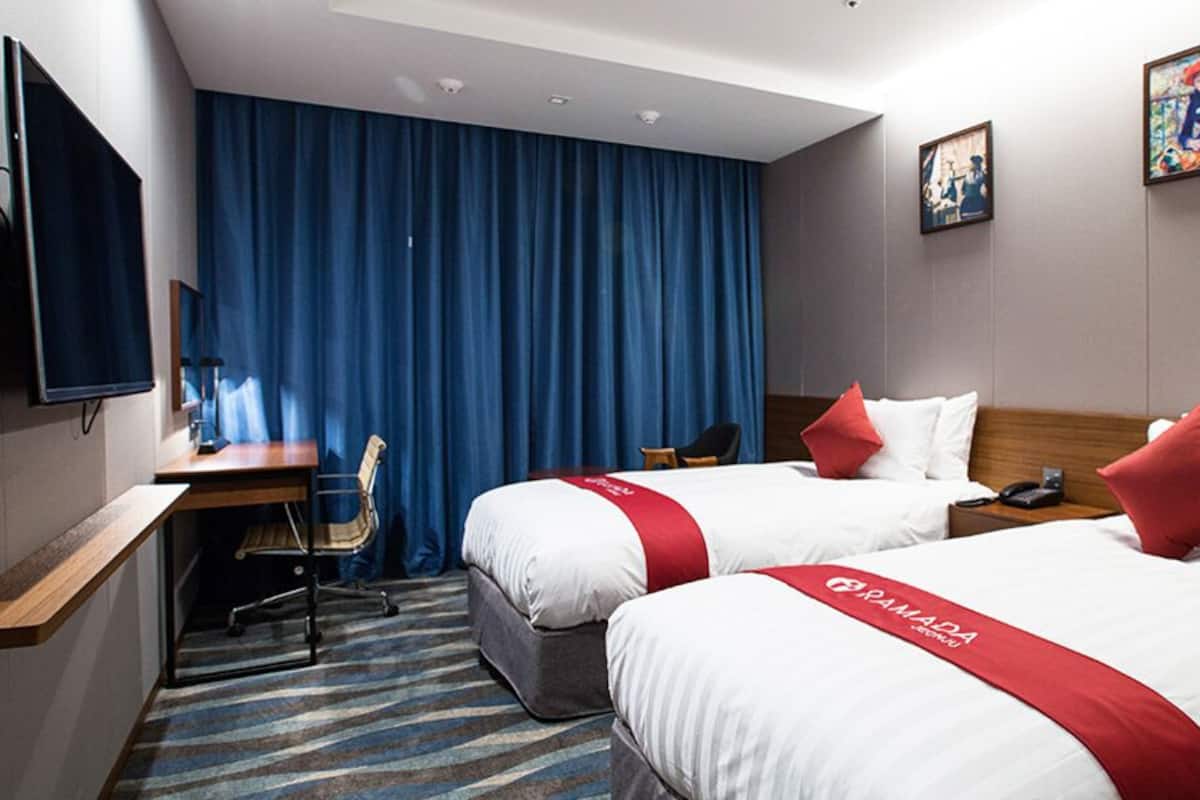 1 bedroom, premium bedding, in-room safe, free WiFi