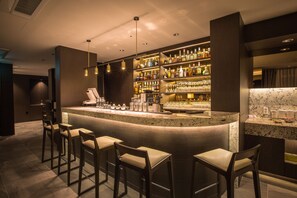 Bar (trong khuôn viên)