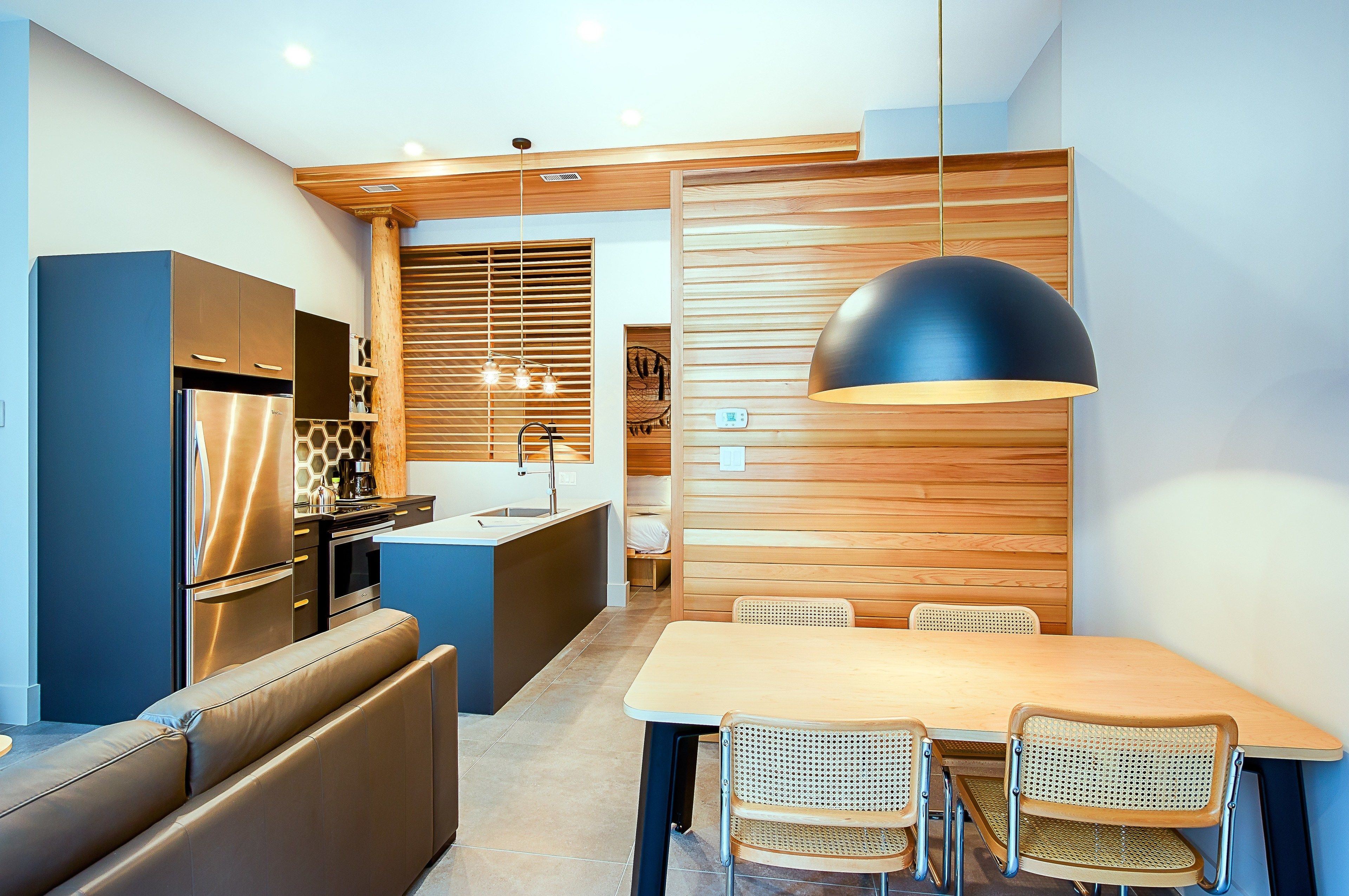 Loft, 1 Schlafzimmer, Erdgeschoss (C101) | Wohnbereich | 45-Zoll-Flachbildfernseher mit Kabelempfang, Fernseher