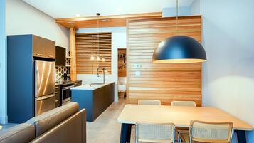 Loft, 1 chambre, rez-de-chaussée (C101) | Coin séjour | Télévision à écran plat de 45 pouces avec chaßnes par cùble, télévision