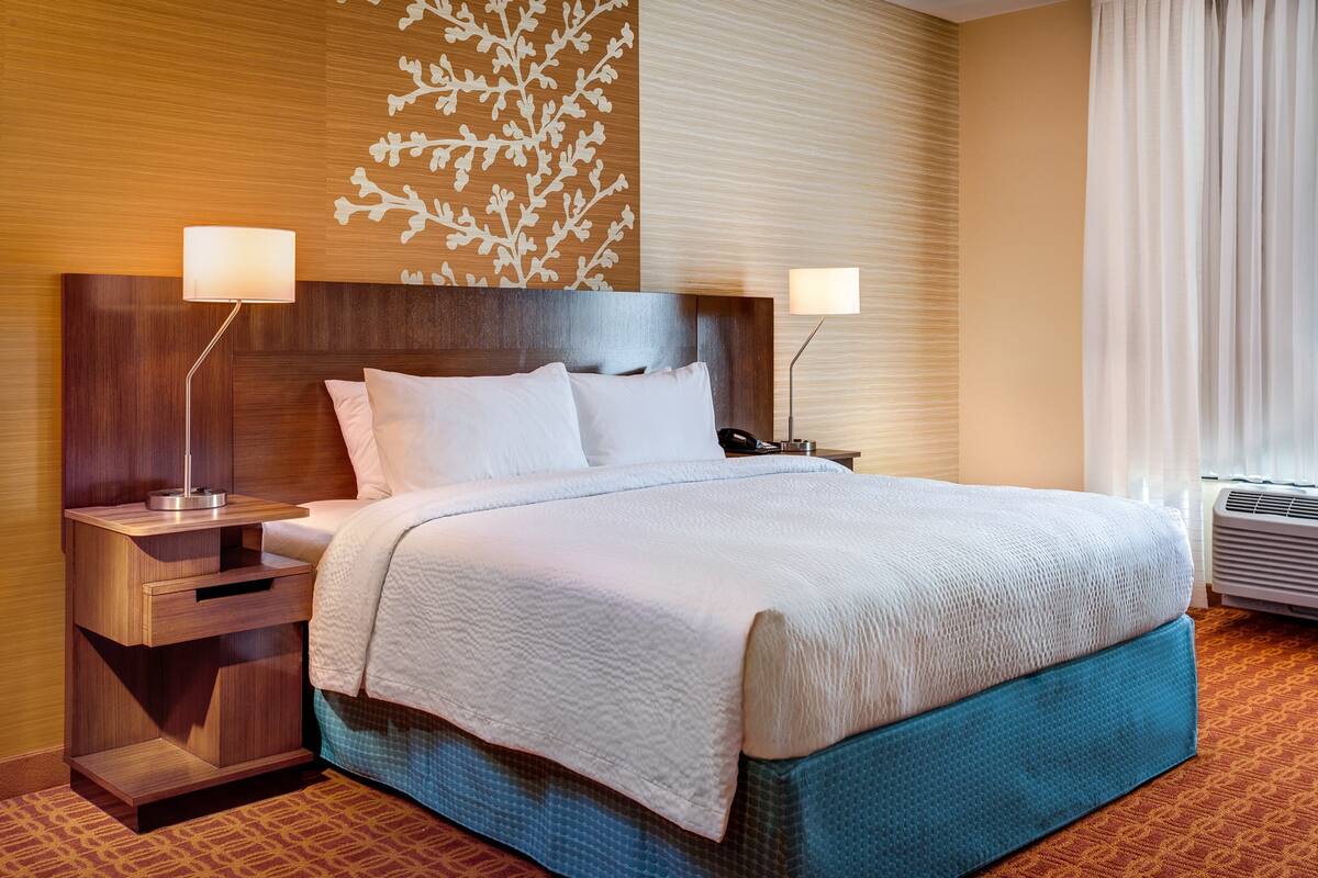 egyptian cotton sheets, premium bedding, pillow-top beds, desk