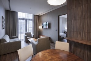 43-inch LCD TV with satellite channels, TV, Netflix - AC Hotel by Marriott Santa Fe (Mexico City)