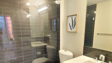 Townhouse Premium, 2 kamar tidur, Bebas Asap Rokok, pemandangan kota | Shower kamar mandi