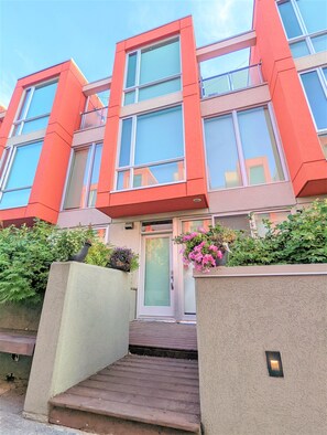 Property entrance - Monki Di Executive Suites - GLAS - Luxury Inner City Home 3 min to Downtown w Private Rooftop Patio Fireplace (Calgary)