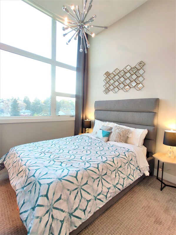 Premium Townhome, 2 Bedrooms, Non Smoking, City View | 2 bedrooms, individually decorated, individually furnished, desk