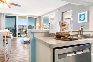 Căn hộ (2 Bedrooms) | Bếp riêng | Tủ lạnh, lò vi sóng, lò nướng, dụng cụ pha cà phê/trà