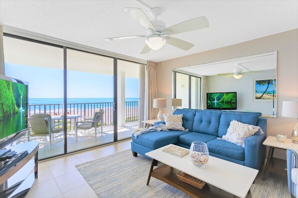 Premium Condo, 2 Bedrooms, Oceanfront | 2 bedrooms, individually decorated, individually furnished