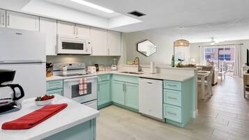 Condo, 3 Bedrooms, Ocean View | Private kitchen | Fridge, microwave, oven, stovetop