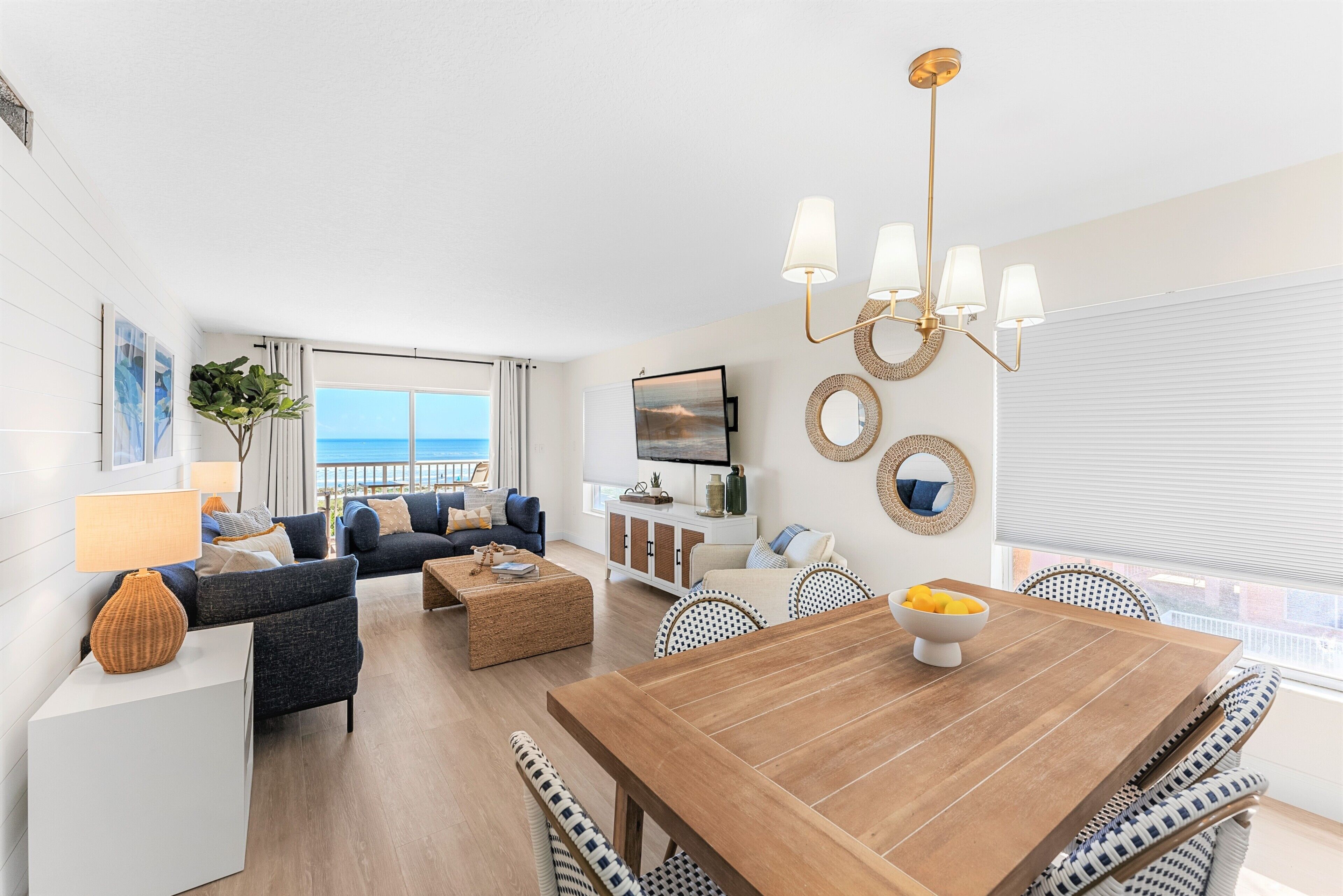 Direct Ocean View Deluxe Three-Bedroom Apartment - Unit 68 | Spiseområde på rommet