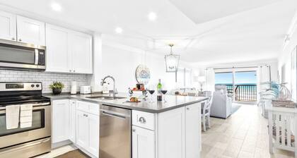 Spanish Main by Happy Palm Stays