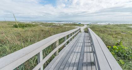 Spanish Main by Happy Palm Stays