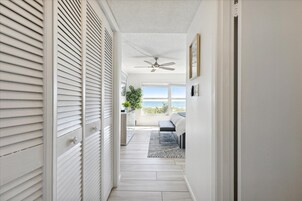 Direct Ocean View Deluxe Two-Bedroom Apartment - Unit 7 | Vistas al mar